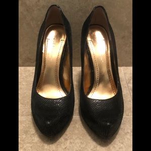 BCBG Platform/High Heel Snakeskin Glitter Size 7.5